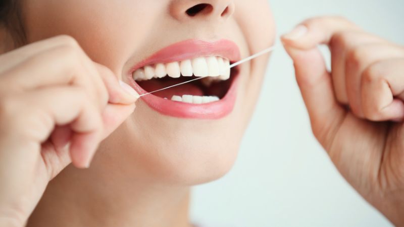 Hilo dental vs. cepillos interdentales